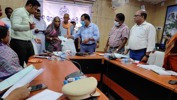 ଦିବସବାଲିଅନ୍ତା ବ୍ଲକରେ ଖୋର୍ଦ୍ଧା ଜିଲ୍ଲାପାଳଙ୍କ ଜନଶୁଣାଣି : 57 ଟି ଅଭିଯୋଗର ତତ୍କାଳ ଫଇସଲା 