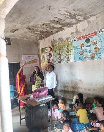 ବିପଦସଂକୁଳ ଗୃହରେ ଅଙ୍ଗନୱାଡି କେନ୍ଦ୍ର :ଉପନଗରପାଳ ଙ୍କ ପରିଦର୍ଶନ : ସମସ୍ୟା ସମାଧାନ ନିମନ୍ତେ ପ୍ରତିଶୃତି ଦେଲେ