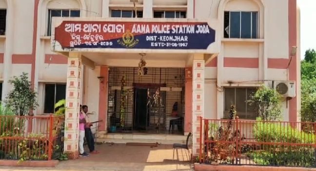 ପ୍ରେମୀ ଯୁଗଳଙ୍କୁ ଧରିବା ପାଇଁ ଆସି ଛତିଶଗଡ଼ ପୋଲିସ ହଟହଟା