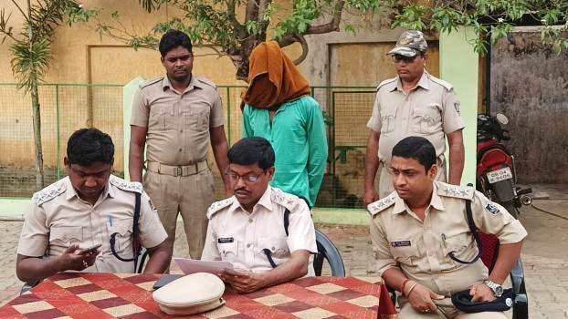 ଦୁବୁଲାବେଢ଼ା ଗ୍ରାମର ବହୁ ଚର୍ଚ୍ଚିତ ମହିଳା ହତ୍ୟାକାଣ୍ଡର ପର୍ଦ୍ଦାଫାଶ ନେଇ ଏସଡିପିଓଙ୍କ ସାମ୍ବାଦିକ ସମ୍ମିଳନୀ