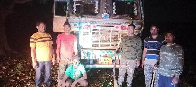 ଚୋରା ଲୁହାପଥର କାରବାର ବେଳେ ଟ୍ରକ ଓ ଲୁହାପଥର ଜବତ