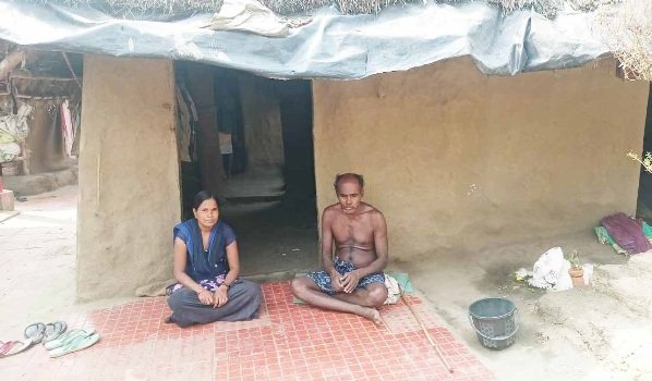 ଭତ୍ତା ଅପେକ୍ଷାରେ ରୋଗଗ୍ରସ୍ତ ବାପ ଓ ଝିଅ