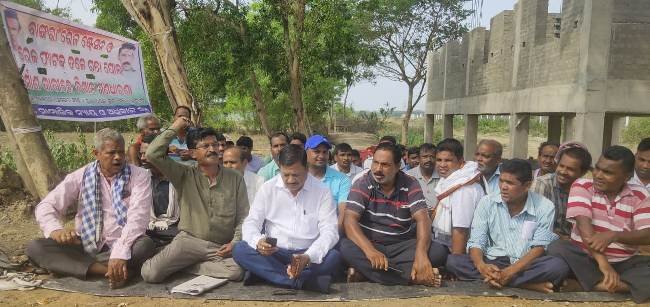 ପେସେଞ୍ଜର ଟ୍ରେନ ହଲ୍ଟ ଓ ଗୋଳାପୋଲ ନିର୍ମାଣ ଦାବିରେ ଗଣଧାରଣା