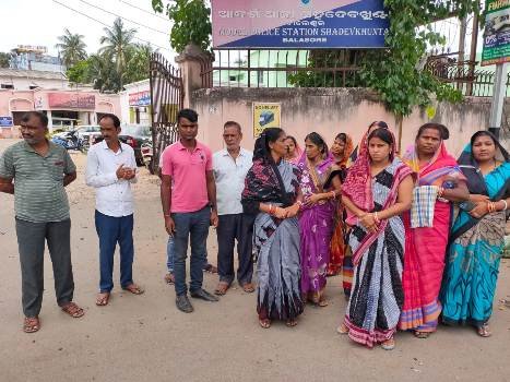 ‘ୟେସ ଫାର୍ମା’କମ୍ପାନୀ ମ୍ୟାନେଜରଙ୍କ ଅସ୍ୱାଭାବିକ ମୃତ୍ୟୁକୁ ବିତିଲା ୮ଦିନ : ତଦନ୍ତରେ ପୁଲିସର ନିଷ୍କ୍ରିୟତାକୁ ନେଇ ପରିବାର ଲୋକଙ୍କ ଅସନ୍ତୋଷ