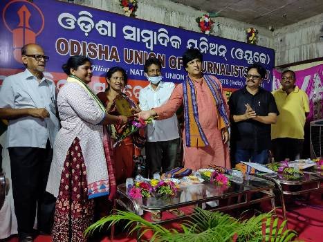 ଓୟୁଜେର ଶ୍ରମିକ ଦିବସ ସମାରୋହରେ ରାଜ୍ୟ ସରକାରଙ୍କୁ ସ୍ମାରକପତ୍ର