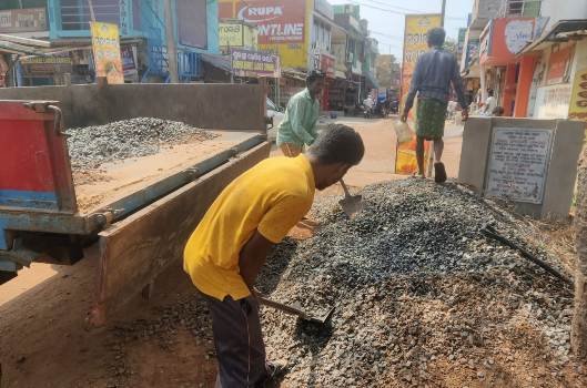 ଭିତ୍ତିପ୍ରସ୍ତର ସ୍ଥାପନକୁ ପୁରିଲା ଚାରି ମାସ : ମାର୍କେଟ୍ କମ୍ପ୍ଲେକ୍ସ ଫେଭର ବ୍ଲକ ରାସ୍ତା ନିର୍ମାଣ କେବେ ?