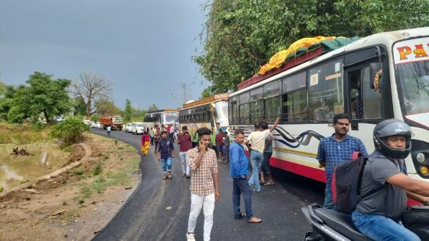 ତପ୍ତପାଣି ଘାଟିରେ ଗଛ ପଡ଼ି ରାସ୍ତା ଅବରୋଧ