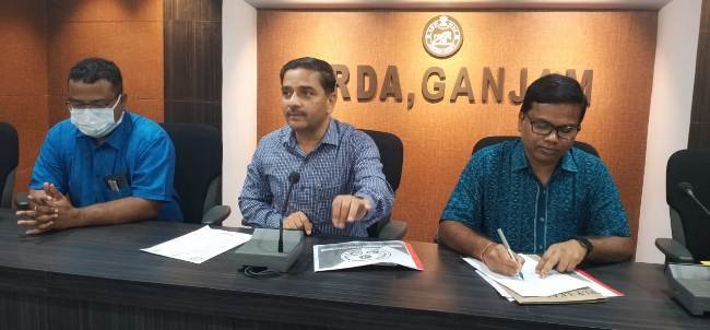 ଡିଆରଡିଏ ସ୍ଥିତ ଜଉଗଡ ସମ୍ମିଳନୀ କକ୍ଷ ଠାରେ ଜନ ପ୍ରତିନିଧି ମାନଙ୍କୁ ନେଇ ଜିଲ୍ଲାପାଳଙ୍କ ବୈଠକ 