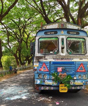 ତପ୍ତପାଣି ଘାଟିରେ ଦୁଇଟି ଦୁର୍ଘଟଣା : ବସ,ଟ୍ରକ ମୁହାଁମୁହିଁ ଧକ୍କା : ବାଇକ କୁ ଧକ୍କା ଦେଲା ଟ୍ରକ