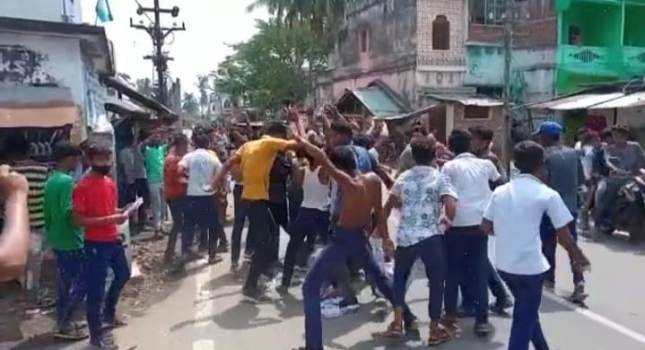 ସରିଲା ଦଶମ ବୋର୍ଡ ପରୀକ୍ଷା : ଛାତ୍ରଙ୍କ ଦ୍ଵାରା ଡିଜେ ଲଗାଇ ରାସ୍ତାରେ ଡ୍ୟାନ୍ସ