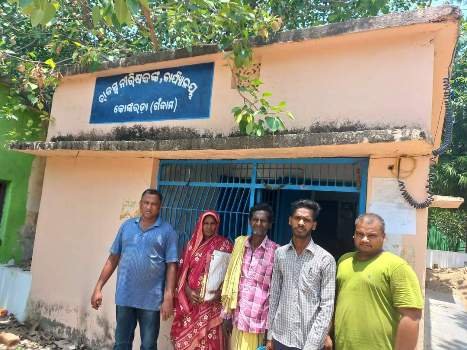 ରାଜସ୍ୱ ନୀରିକ୍ଷକଙ୍କ କାର୍ଯ୍ୟାଳୟରେ ଅନୁପସ୍ଥିତ ନେଇ ଜନ ଅସନ୍ତୋଷ କାର୍ଯ୍ୟାନୁଷ୍ଠାନ ଦାବି ନେଇ ତହସିଲଦାରଙ୍କୁ ଦାବିପତ୍ର ପ୍ରଦାନ