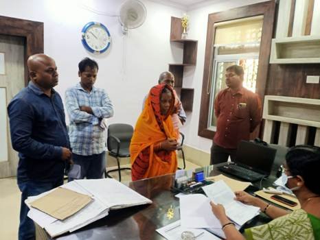 ବିଦେଶରେ ନିର୍ଯ୍ୟାତିତ ଓଡିଶା ଶ୍ରମିକ : ଭୋକ ବିକଳ ରେ ମାଗୁଛନ୍ତି ଭିକ : ପୁଅ କୁ ସୁରକ୍ଷିତ ଭାବେ ଫେରାଇ ଆଣିବା ଗଞ୍ଜାମ ଜିଲ୍ଲା ପ୍ରଶାସନ ନିକଟରେ କାକୁତି ମିନତି ହେଇଛନ୍ତି ପିରବାର ଲୋକେ   