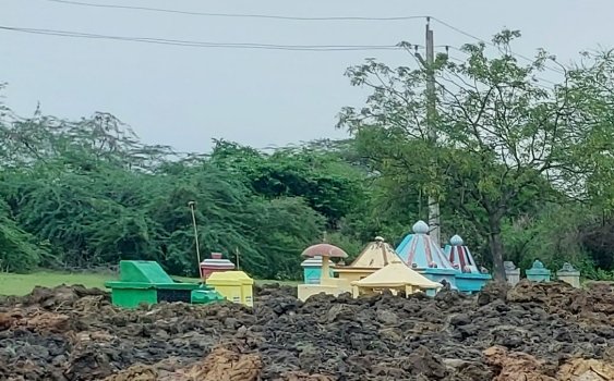 ଶବକୁ ମଶାଣି ମନା : ସମାଧି ଉପରେ ତିଆରି ହେଲା ଖେଳ ପଡ଼ିଆ