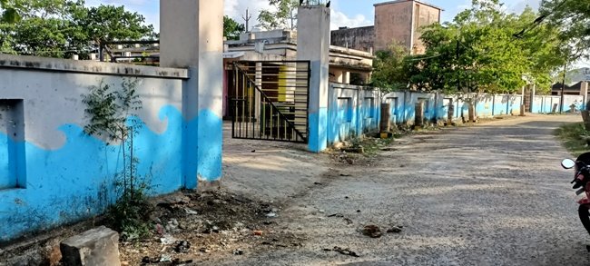 ଦୁର୍ଗନ୍ଧରେ ନାକ ଫାଟୁଛି  : ଅତ୍ୟାଧୁନିକ ଆମିଷ ବଜାରରେ ଅବ୍ୟବସ୍ଥା : ପ୍ରଶାସନର ଦୃଷ୍ଟି ପଡିବ କେବେ ?