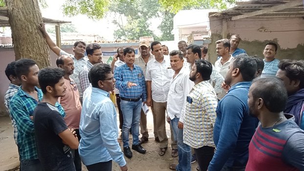 ଅହରହ ବିଦ୍ୟୁତ କାଟକୁ ନେଇ ଅସନ୍ତୋଷ : ଟିପିଏସଓଡିଏଲ କାର୍ଯ୍ୟାଳୟ ଘେରିଲେ ଅଞ୍ଚଳବାସୀ