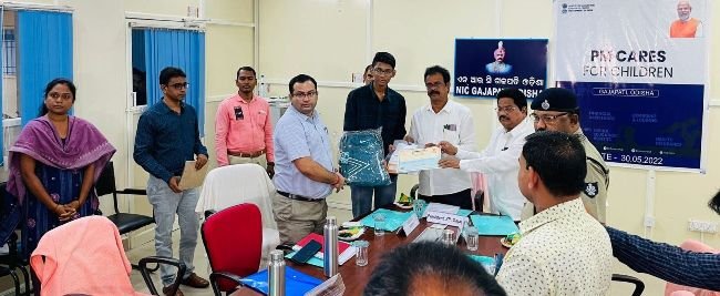 କୋଭିଡରେ ବାପା ମାଙ୍କୁ ହରାଇଥିବା ଶିଶୁଙ୍କ ପାଇଁ ପ୍ରଧାନମନ୍ତ୍ରୀଙ୍କ ଭିଡିଓ ବାର୍ତ୍ତା ସହ କର୍ପସ ପାଣ୍ଠି ପ୍ରଦାନ