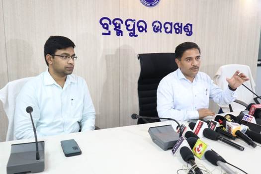 ମାନ୍ୟବର ମୁଖ୍ୟମନ୍ତ୍ରୀ ଙ୍କ ତୁରନ୍ତ ପଦକ୍ଷେପ ଦ୍ବାରା ଗଞ୍ଜାମ ଜିଲ୍ଲାର ୧୧ ଜଣ ମତ୍ସ୍ୟଜୀବୀ ଅଶାନ୍ତ ସମୁଦ୍ର ମଧ୍ୟରୁ ଉଦ୍ଧାର