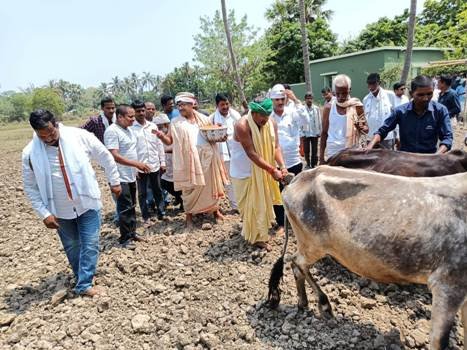 ଅକ୍ଷିମୁଠି ଅନୁକୁଳ ସହ କୃଷକଙ୍କ ସମୃଦ୍ଧି କାମନା କଲେ ମନ୍ତ୍ରୀ