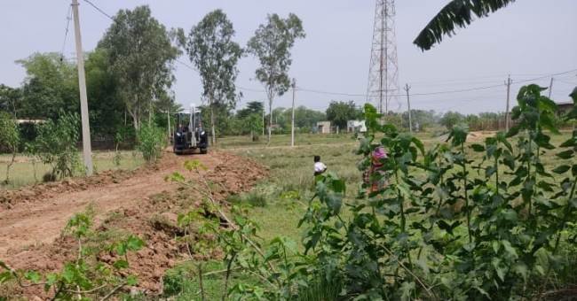 ମନରେଗା ଯୋଜନାରେ ଅନିୟମିତତା ଅଭିଯୋଗ : ଶ୍ରମିକଙ୍କ ବଦଳରେ ମେସିନି କରୁଛି କାମ