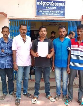 ବେନିୟମ ଭାବେ ଚାଲିଛି ନୁଆରମ୍ପାସ ଖେଳ ପଡିଆ ନିର୍ମାଣ