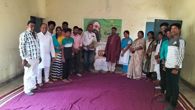 ଶ୍ରୀଶ୍ରୀ ରବିଶଙ୍କର'ଙ୍କ ଜନ୍ମ ଦିବସ ପାଳିତ : ଡାକ୍ତର ଖାନା ରେ ରୋଗୀ'ଙ୍କୁ ଫଳ ବଣ୍ଟନ