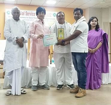 ବ୍ୟାପକ ବୃକ୍ଷ ରୋପଣ ପାଇଁ ଯୁବ ସାମ୍ବାଦିକ ସମ୍ବର୍ଦ୍ଧିତ 