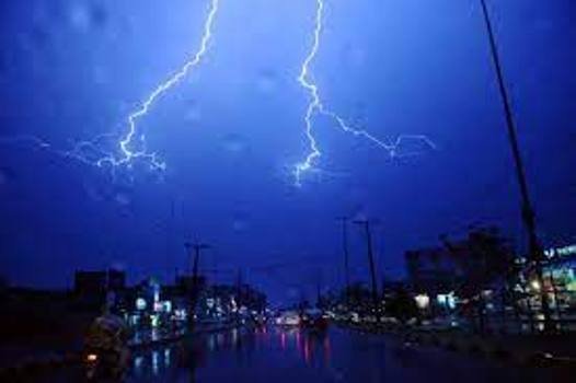 କାଳବୈଶାଖୀରେ ଗଛ ପଡି ରାସ୍ତା ଅବରୋଧ କରିଥିବା ଗଛ ଗୁଡିକୁ ଅଗ୍ନିଶ୍ରମ ବିଭାଗ ଦ୍ୱାରା ସଫେଇ