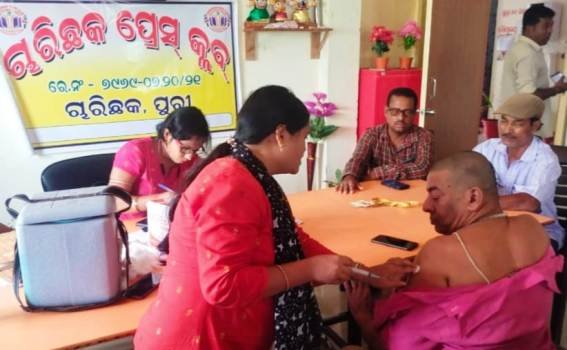 କରୋନା ଯୋଦ୍ଧା ନେଲେ କୋଭିଡ ବୁଷ୍ଟର ଡୋଜ୍ ଟୀକା