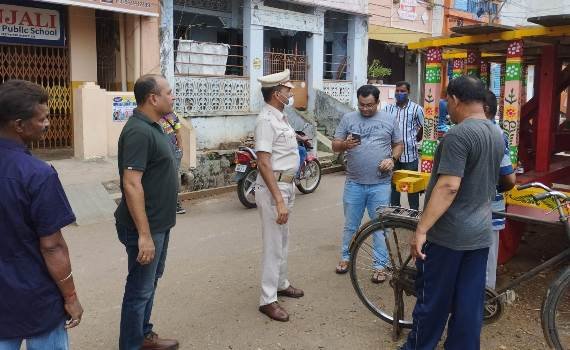 ରଥ ନିର୍ମାଣ କାର୍ଯ୍ୟ ଏବଂ ଅନ୍ୟାନ୍ୟ ବ୍ୟବସ୍ଥାର ତଦାରଖ କଲେ ଜିଲ୍ଲାପାଳ ଏବଂ ଜିଲ୍ଲାଆରକ୍ଷୀ ଅଧିକ୍ଷକ