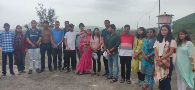 ବାତ୍ୟାଆଶ୍ରୟ ସ୍ଥଳୀ ଓ ଆଦର୍ଶ ଗୁହାଳ ଦେଖିଲେ ୩୮ ଆଇ.ଏ.ଏସ ଅଧିକାରୀ