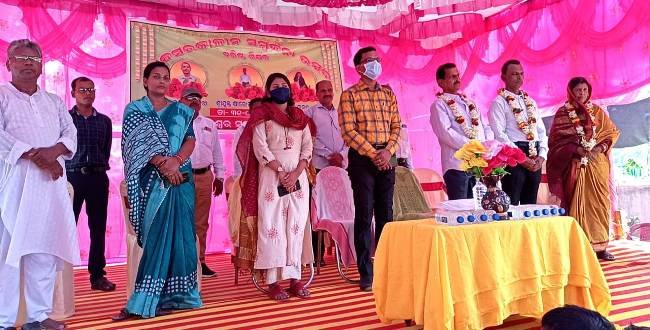 ଶଙ୍ଖୋ ଧବଳେଶ୍ୱର ସ୍କୁଲର ତିନିଜଣ ଶିକ୍ଷକ ଶିକ୍ଷୟତ୍ରୀଙ୍କୁ ବିଦାୟ ସମ୍ବର୍ଦ୍ଧନା 