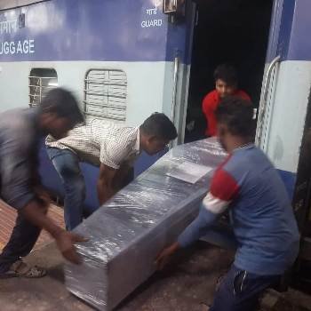 ସମାଜ ସେବାର ଅନନ୍ୟ ଅନୁଷ୍ଠାନ ସ୍ପ୍ରେଡ୍ ହାପିନେସ୍ ଫାଉଣ୍ଡେସନ୍ : ଏକ ବର୍ଷ ଭିତରେ ଚାରି ପ୍ରବାସୀ ଦାଦନ ଶ୍ରମିକ ମୃତ ଦେହକୁ ଭିଟାମାଟିରେ ପହଞ୍ଚାଇବାରେ ନେଇଛି ପ୍ରମୁଖ ଭୂମିକା