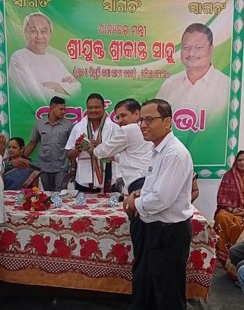 ଉଚ୍ଚ ବିଦ୍ୟାଳୟ ପକ୍ଷରୁ ମନ୍ତ୍ରୀଙ୍କୁ ସମ୍ବର୍ଦ୍ଧନା