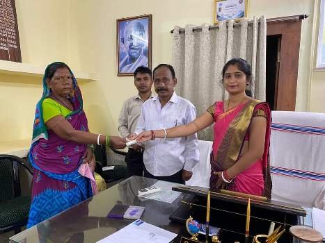 ଏନଏସି ଅଧ୍ୟକ୍ଷା ଓ ଉପାଧ୍ୟ୍ୟକ୍ଷ ଙ୍କ ଦ୍ୱାରା ଭତ୍ତା ବଣ୍ଟନ