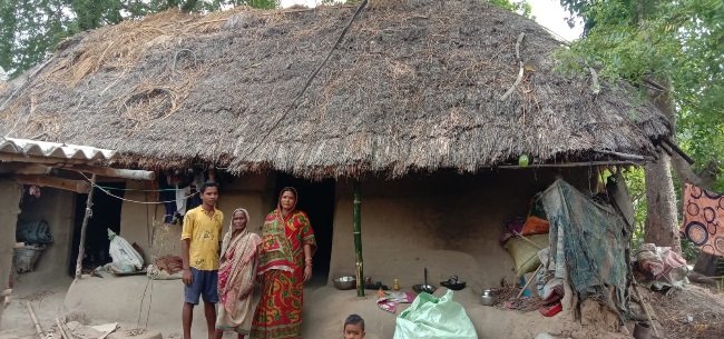 ବ୍ଲକ କାର୍ଯ୍ୟାଳୟ କର୍ମଚାରୀଙ୍କ ଦାୟିତ୍ୱହୀନତା ଘଟଣା, ଭୁଲିଗଲା କି ବ୍ଲକ ପ୍ରଶାସନ : ମୁଖ୍ୟମନ୍ତ୍ରୀଙ୍କୁ ଚିଠି ଲେଖିଲେ ହିତାଧିକାରୀ 