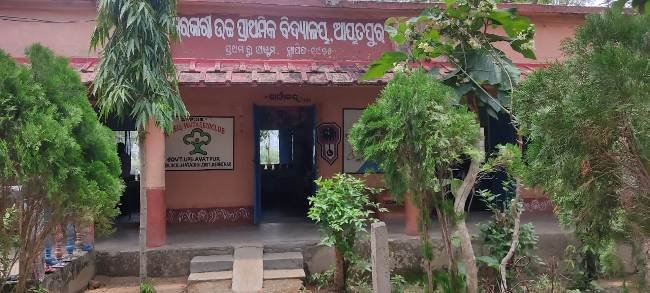 ଶିକ୍ଷକ ଅନୁପସ୍ଥିତିକୁ ନେଇ ସ୍କୁଲରେ ଉତ୍ତେଜନା 