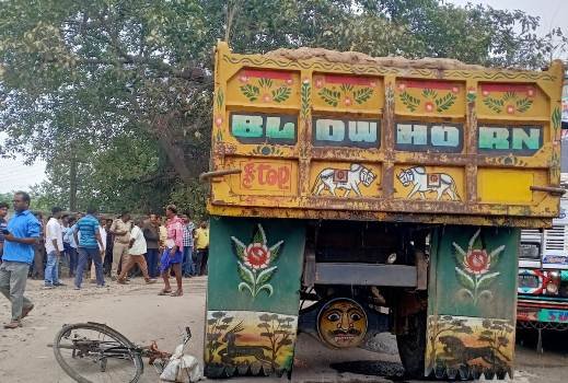 ବାଲି ବୋଝେଇ ଟିପ୍ପର ଧକ୍କାରେ ସାଇକେଲ ଆରୋହୀଙ୍କ ମୃତ୍ୟୁ