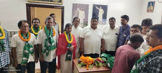 ବିରୋଧୀ ଦଳକୁ ଝଟକା : ବିଜେଡିରେ ମିଶିଲେ ସ୍ୱାଧୀନ ସରପଞ୍ଚ