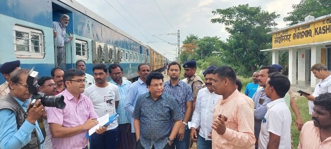 ପୂର୍ବତଟ ରେଳବାଇ ବିଶାଖାପାଟଣା ଡିଆରଏମ ଅନୁପ କୁମାର ଶତପଥୀଙ୍କ ଗଜପତି ଗସ୍ତ