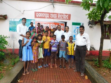 ଅଧାରୁ ପାଠ ଛାଡ଼ିଥିବା ବିଦ୍ୟାର୍ଥୀମାନେ ସ୍କୁଲ୍‌କୁ ଫେରିଲେ