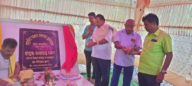 ଗଡଚଣ୍ଡୀ ପୀଠରେ ବିଧାୟକଙ୍କ ଦ୍ୱାରା ଗୋଷ୍ଠୀକେନ୍ଦ୍ରର ଶିଳାନ୍ୟାଶ