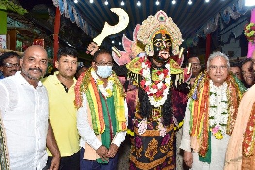 ମା ରାମାୟାଣାମ୍ମାଙ୍କ ଠାକୁରାଣୀ ଯାତ୍ରା ୨୭ ଦିନରେ : ଅସ୍ଥାୟୀ ମଣ୍ଡପରେ ମାଙ୍କୁ ଦର୍ଶନ କଲେ ବ୍ରହ୍ମପୁର ସାଂସଦ ଓ ଛତ୍ରପୁର ବିଧାୟକ