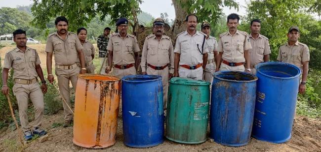 ବିଭିନ୍ନ ସ୍ଥାନ ରେ ଅବକାରୀ ବିଭାଗ ଚଡ଼ାଉ ବିପୁଳ ପରିମାଣର ମଦ ଜବତ