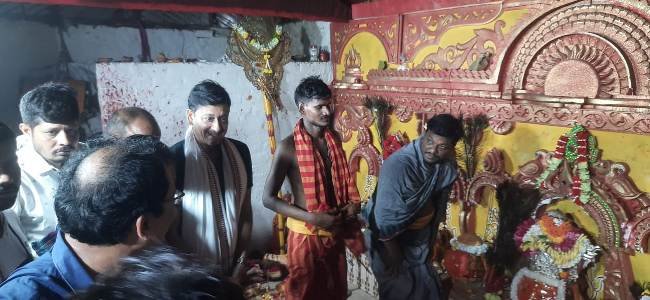 ମା ରାମାୟାଣାମ୍ମାଙ୍କ ଠାକୁରାଣୀ ଯାତ୍ରା 29ଦିନରେ ଅସ୍ଥାୟୀ ମଣ୍ଡପରେ ମାଙ୍କୁ ଦର୍ଶନ କଲେ ପୂର୍ବତନ ସାଂସଦ