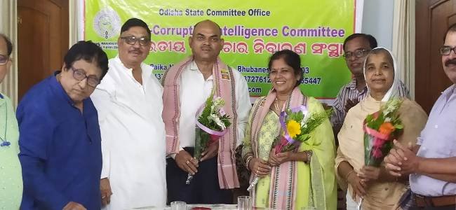 ଉଦାହରଣ ପାଲଟିଲେ ସ୍ୱାମୀ ତ୍ସୀ, ପରିବେଶ ପାଇଁ ଉତ୍ସର୍ଗିକୃତ ଡ. ବିପିନ ମିଶ୍ର ଓ ତାଙ୍କ ପତ୍ନୀ