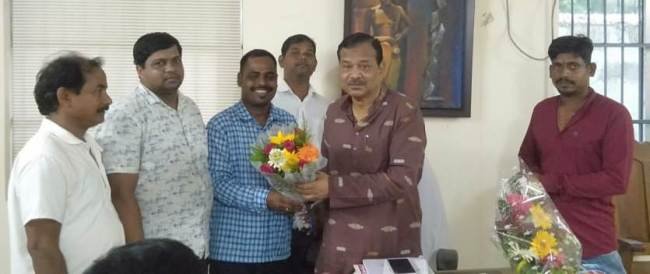 ଓଡ଼ିଶା ଗ୍ରାମ ପଞ୍ଚାୟତ ୪ର୍ଥ ଶ୍ରେଣୀ କର୍ମଚାରୀ ସଂଘ ପଞ୍ଚାୟତିରାଜ ମନ୍ତ୍ରୀଙ୍କୁ ଶୁଭେଚ୍ଛା ଜଣାଇଲା