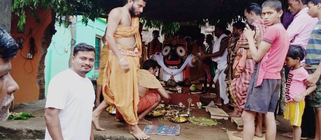 ଭକ୍ତଙ୍କ ଗହଳିରେ ହେଲା ସ୍ନାନ ଯାତ୍ରା