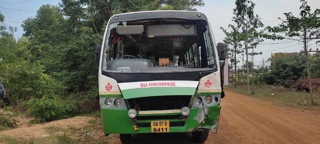 ଚାଉଳ ବୋଝେଇ ଅଟୋକୁ ଧକ୍କା ଦେଲା ସିଟି ବସ୍ 