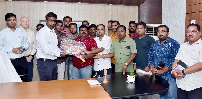 ଛତ୍ରପୁର ପ୍ରେସ କ୍ଲବ ପକ୍ଷରୁ ନୂତନ ଜିଲ୍ଲାପାଳଙ୍କୁ ସ୍ୱାଗତ ସମ୍ବର୍ଦ୍ଧନା 