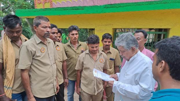 ବିଧାୟକଙ୍କୁ ଡ୍ରାଇଭର ସଂଘର ଦାବିପତ୍ର
